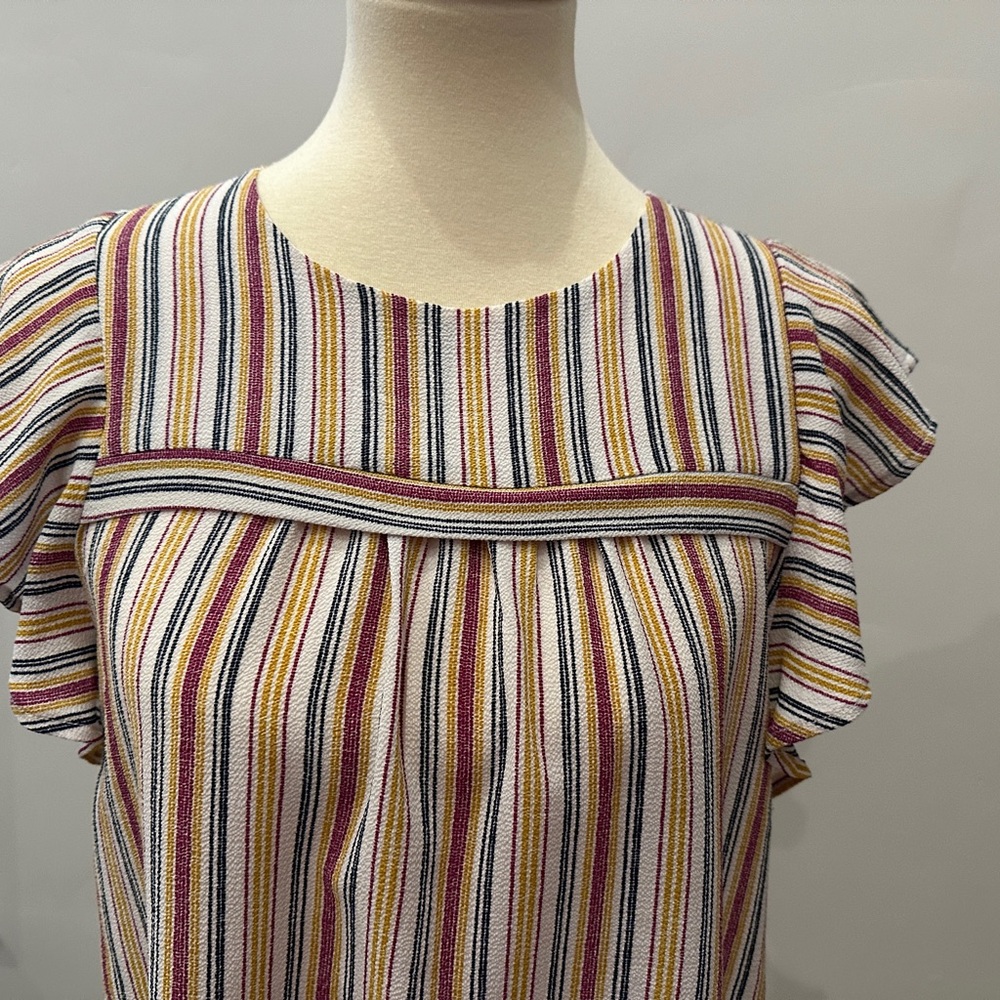 Chic Striped Ruffle Blouse - Picture 5 of 8